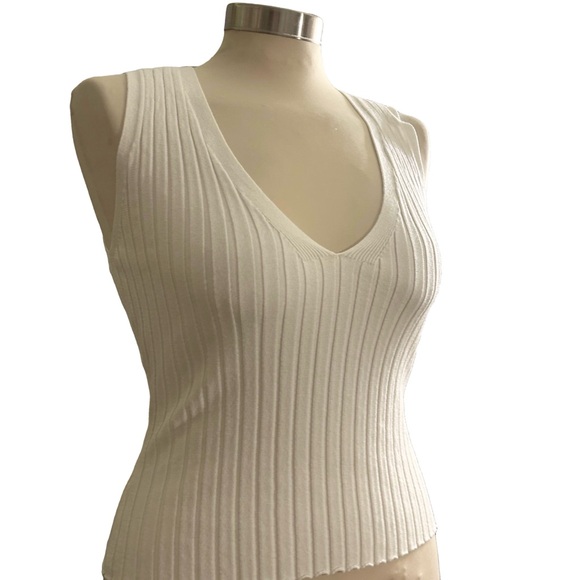 Zara Ribbed V-Neck Tank Top (R) - Picture 2 of 5